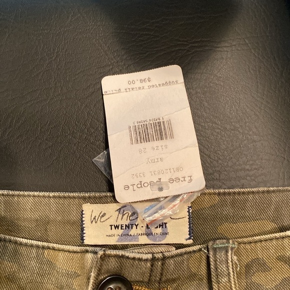 We the Free: Free People. “Army” high rise curvy Shorts Size 28 - Picture 3 of 9
